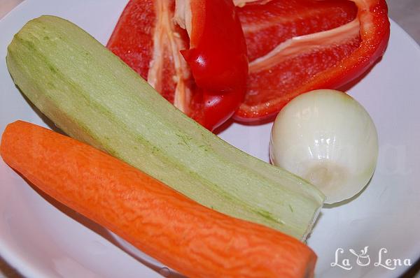 Salata de dovlecei si legume marinate - Pas 1