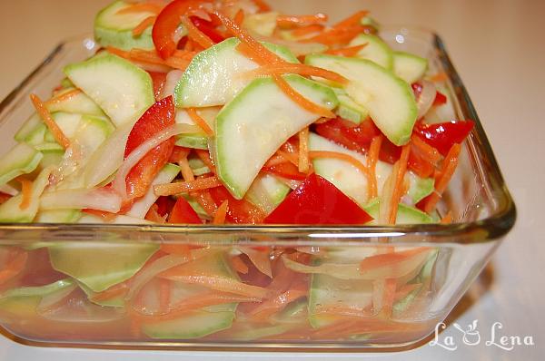 Salata de dovlecei si legume marinate - Pas 7