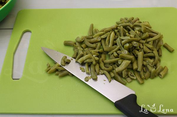 Salata de fasole verde cu maioneza si usturoi - Pas 3