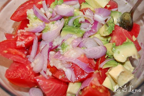 Salată de roșii cu avocado - Pas 3