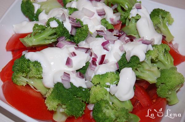 Salata de rosii cu broccoli