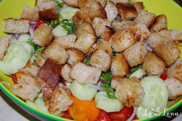 Salata de rosii cu crutoane (Panzanella) - Pas 6