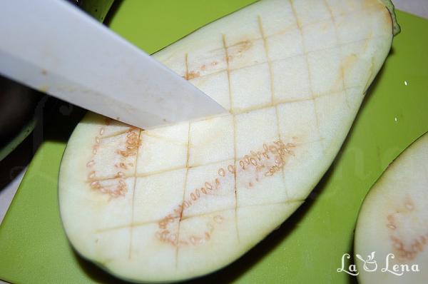 Salată de vinete, cu roșii și ceapă - Pas 1