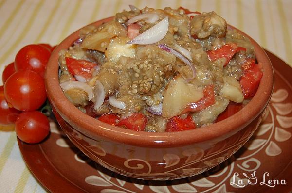 Salată de vinete, cu roșii și ceapă - Pas 8