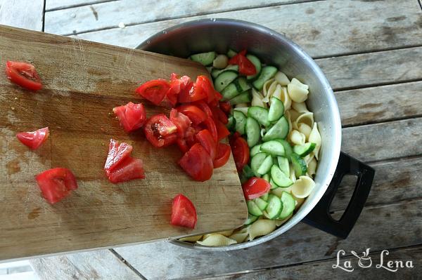 Salata greceasca cu paste si iaurt - Pas 5