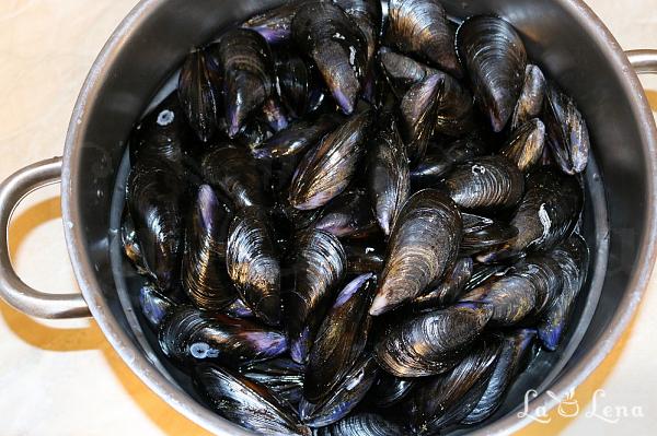 Scoici in sos de rosii - Moules à la provençale - Pas 2