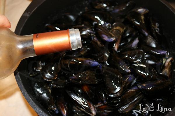 Scoici in sos de rosii - Moules à la provençale - Pas 5