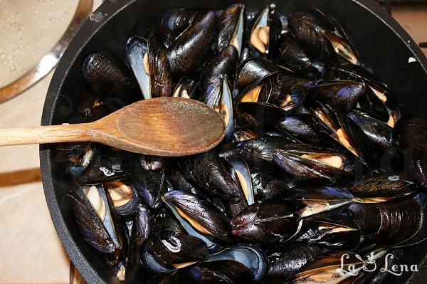 Scoici in sos de rosii - Moules à la provençale - Pas 7