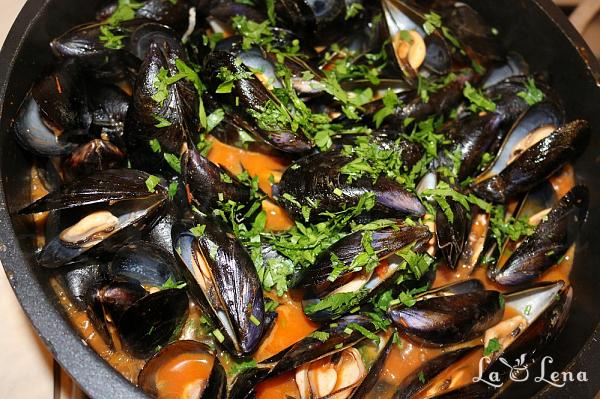 Scoici in sos de rosii - Moules à la provençale - Pas 9