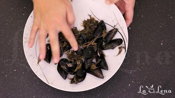 Scoici la tigaie, cu vin si usturoi - Moules Mariniere - Pas 7