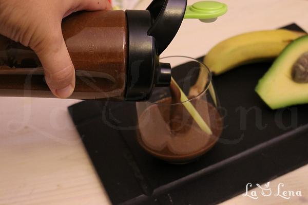 Smoothie cu avocado și ciocolată - Pas 12