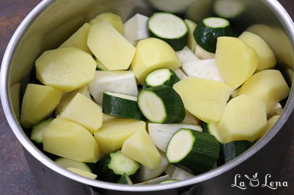 Supă cremă de dovlecei sau zucchini - Pas 2
