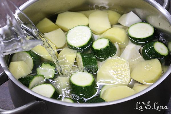 Supă cremă de dovlecei sau zucchini - Pas 3