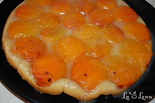 Tarta "Tatin" cu caise - Pas 9