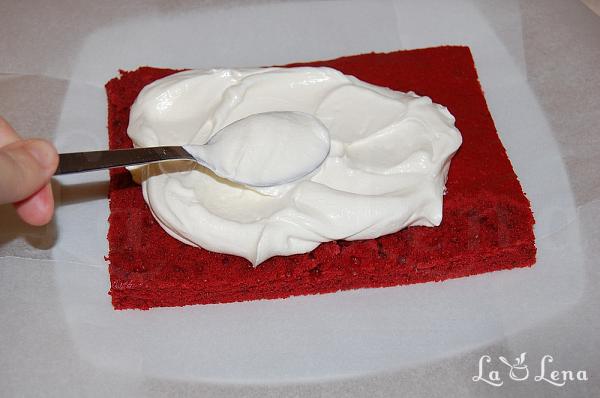 Tort Red Velvet, variantă rapidă - Pas 15