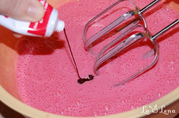 Tort Red Velvet, variantă rapidă - Pas 4