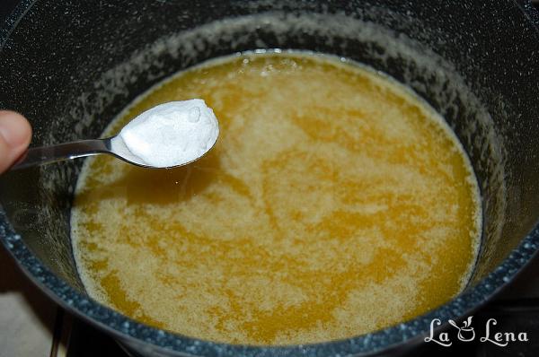 Tort cu miere rapid, la tava - Pas 2