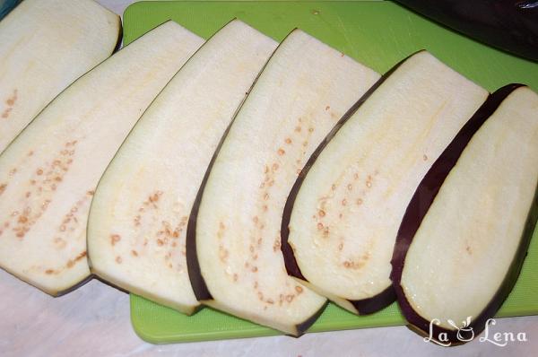 Vinete gratinate cu sos de roșii și cașcaval (Melanzane alla Parmigiana) - Pas 1