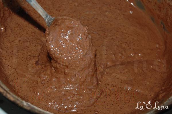 Briose de ciocolata cu crema de branza si ciocolata alba - Pas 5