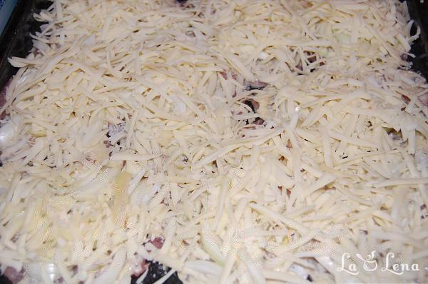 Carne de porc cu cașcaval și ceapă, la cuptor - Pas 7