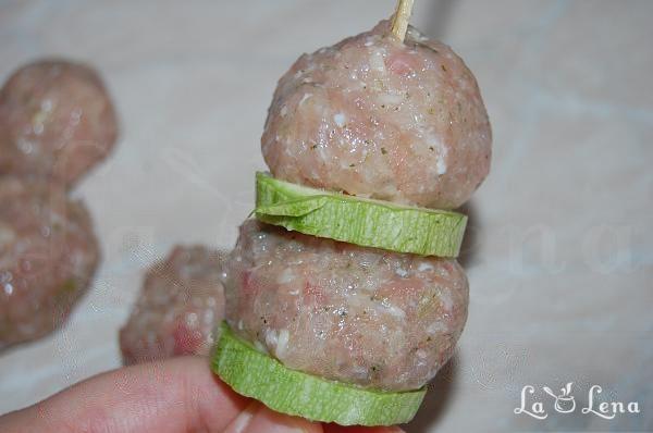 Chifteluțe de pui cu dovlecei, la cuptor - Pas 7