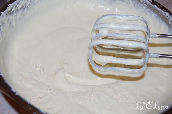 Crema de galbenusuri cu lapte si unt - Pas 13