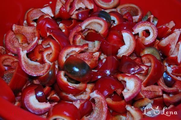 Gogoșari și vinete marinate la borcan - Pas 1
