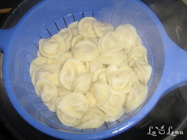 Pelmeni (Coltunasi cu carne) - Pas 13