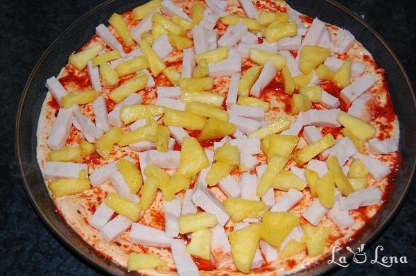 Pizza cu ananas si sunca de pui - Pas 6