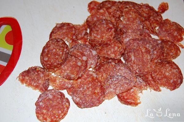 Pizza cu salam uscat și ceapă - Pas 2