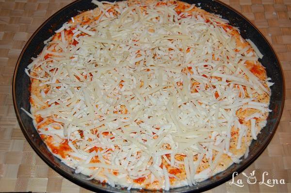 Pizza cu salam uscat și ceapă - Pas 6