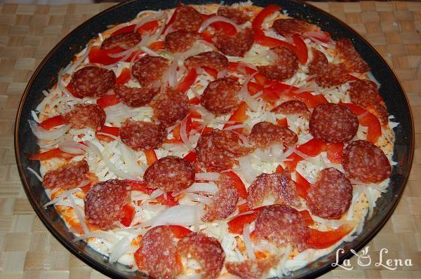 Pizza cu salam uscat și ceapă - Pas 8