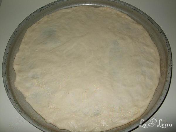 Pizza cu șuncă și mozzarella - Pas 4