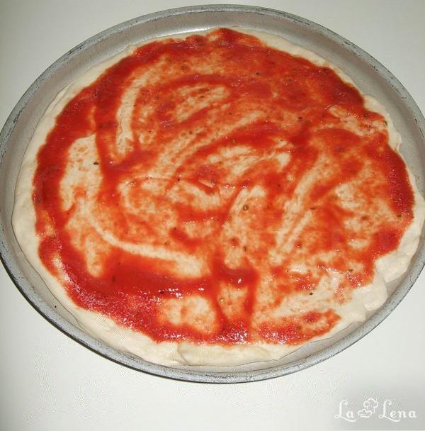 Pizza cu șuncă și mozzarella - Pas 5