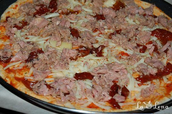 Pizza cu ton - Pas 3