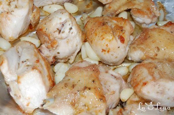 Pui cu 40 de căței de usturoi (Poulet aux 40 gousses d'ail) - Pas 12