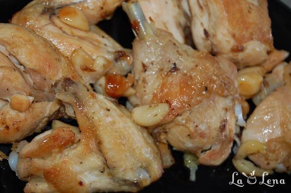 Pui cu 40 de căței de usturoi (Poulet aux 40 gousses d'ail) - Pas 13