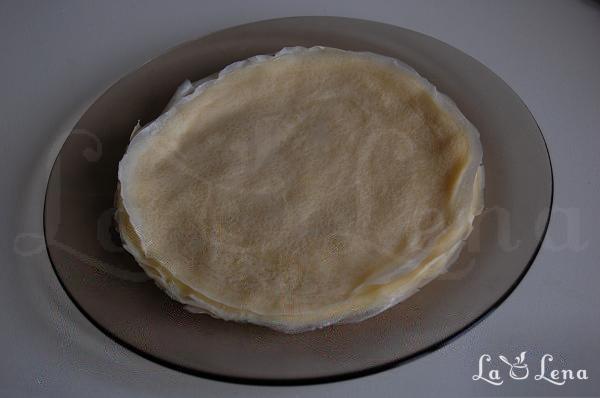 Punguțe de clătite cu salată de ciuperci și porumb - Pas 1