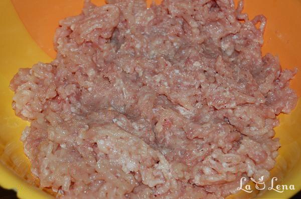 Ruladă de pui învelită în cașcaval - Pas 1