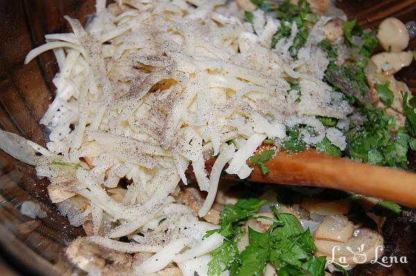 Ruladă din piept de pui cu ciuperci și legume - Pas 4