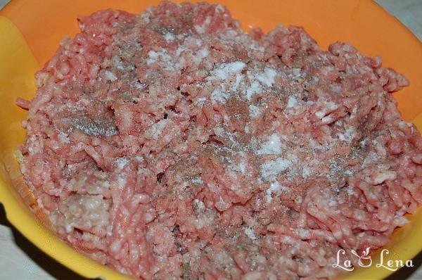 Rulouri cu carne și aluat - Pas 2