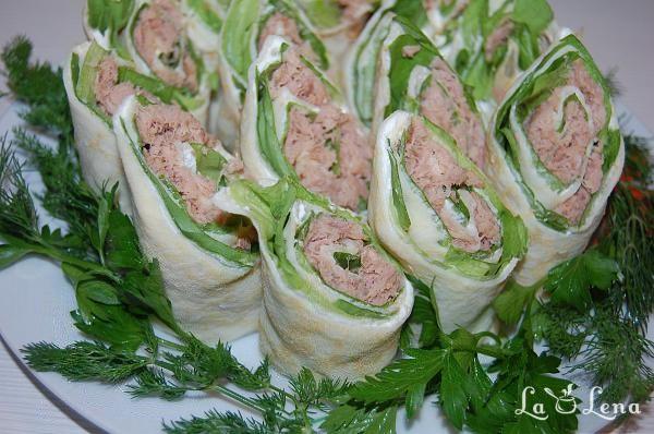 Rulouri de clătite cu ton și salată verde - Pas 7