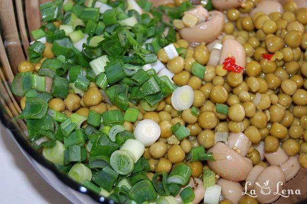 Salată cu mazăre și ciuperci marinate - Pas 3