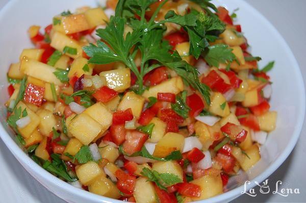 Salată cu piersici și ardei (Salsa cu piersici)