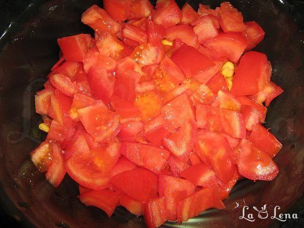 Salata cu rosii, castraveti, porumb si branza - Pas 3