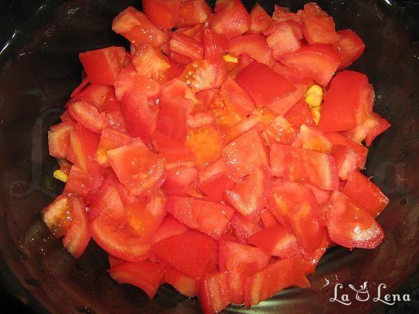 Salată cu roșii, castraveți, porumb și brânză - Pas 3