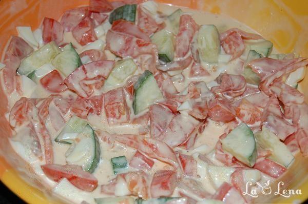 Salata cu somon afumat, rosii si castraveti - Pas 5