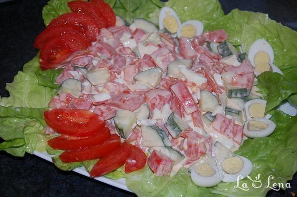 Salată cu somon afumat, roșii și castraveți - Pas 6