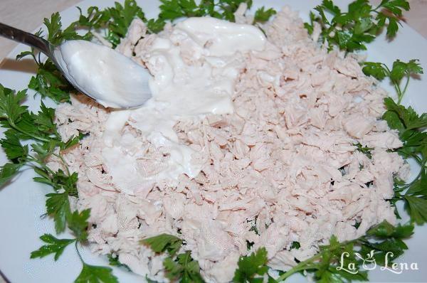 Salată de pui cu struguri și cașcaval - Pas 1