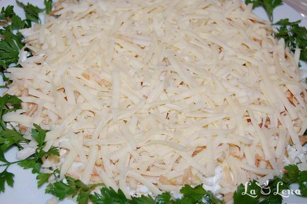 Salată de pui cu struguri și cașcaval - Pas 4